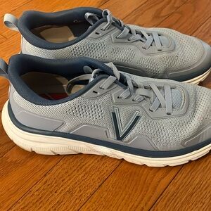 Vionic 10.5 sneaker